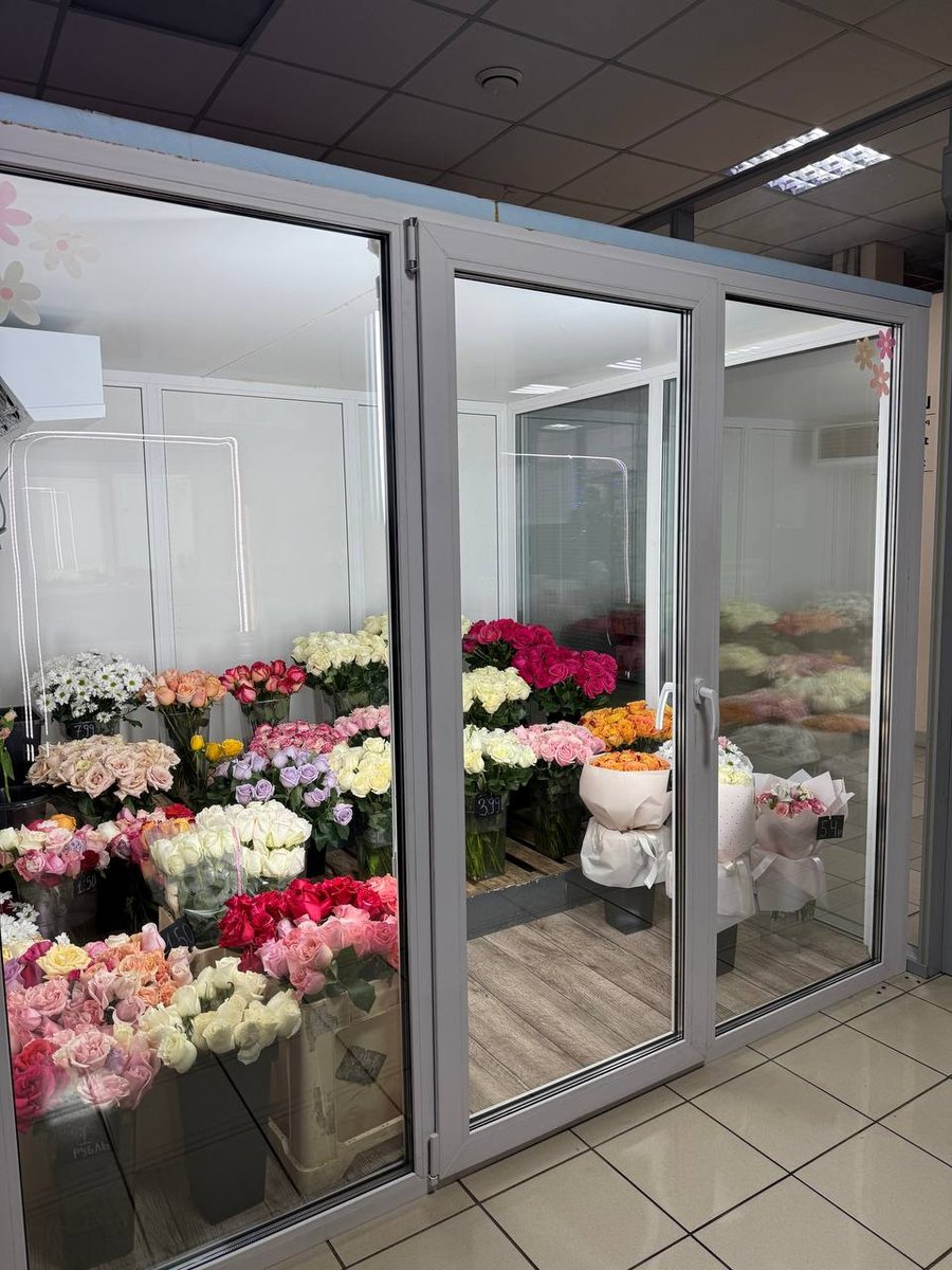 Непокоренных 37Б (ТЦ "Пилот")